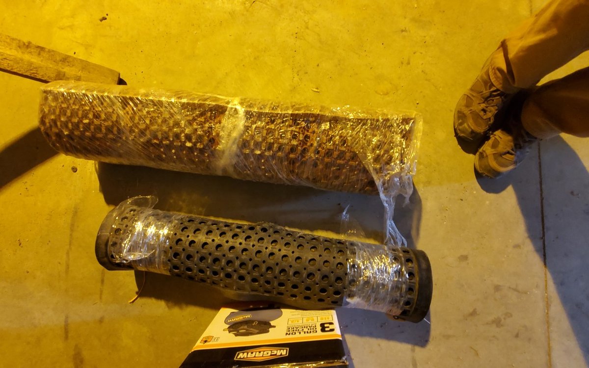 2 large fatigue mats
