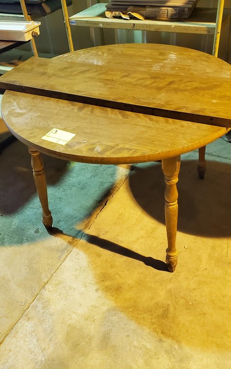 42" round table with leaf 8