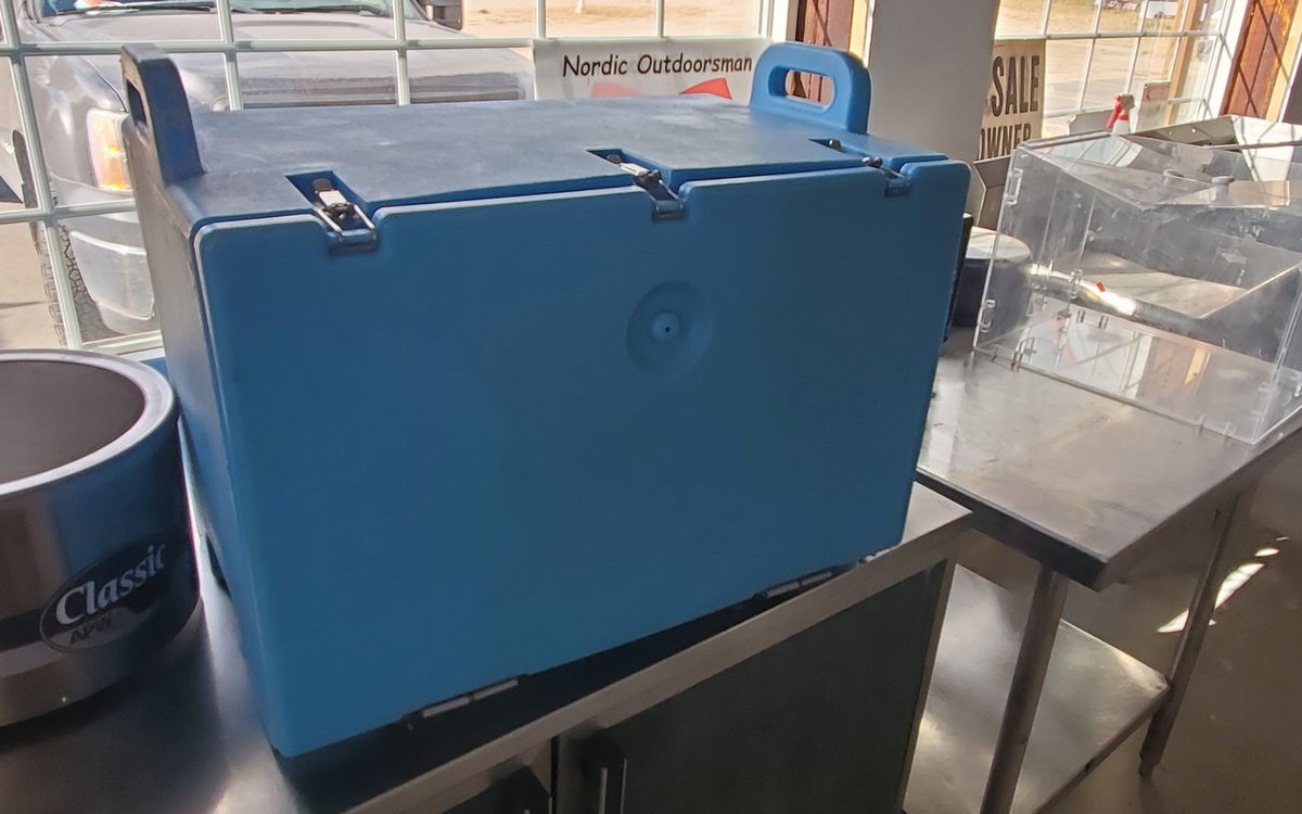 Cambro 200MPC commercial insulated food carrier with handles