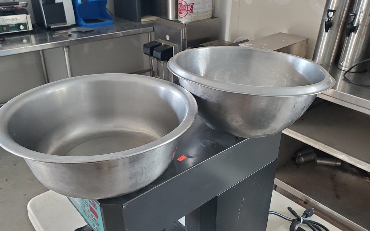 Commercial mixing bowl