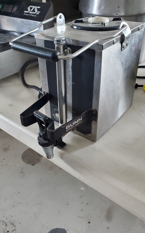 Bunn square commercial coffee urn for automatic coffee maker
