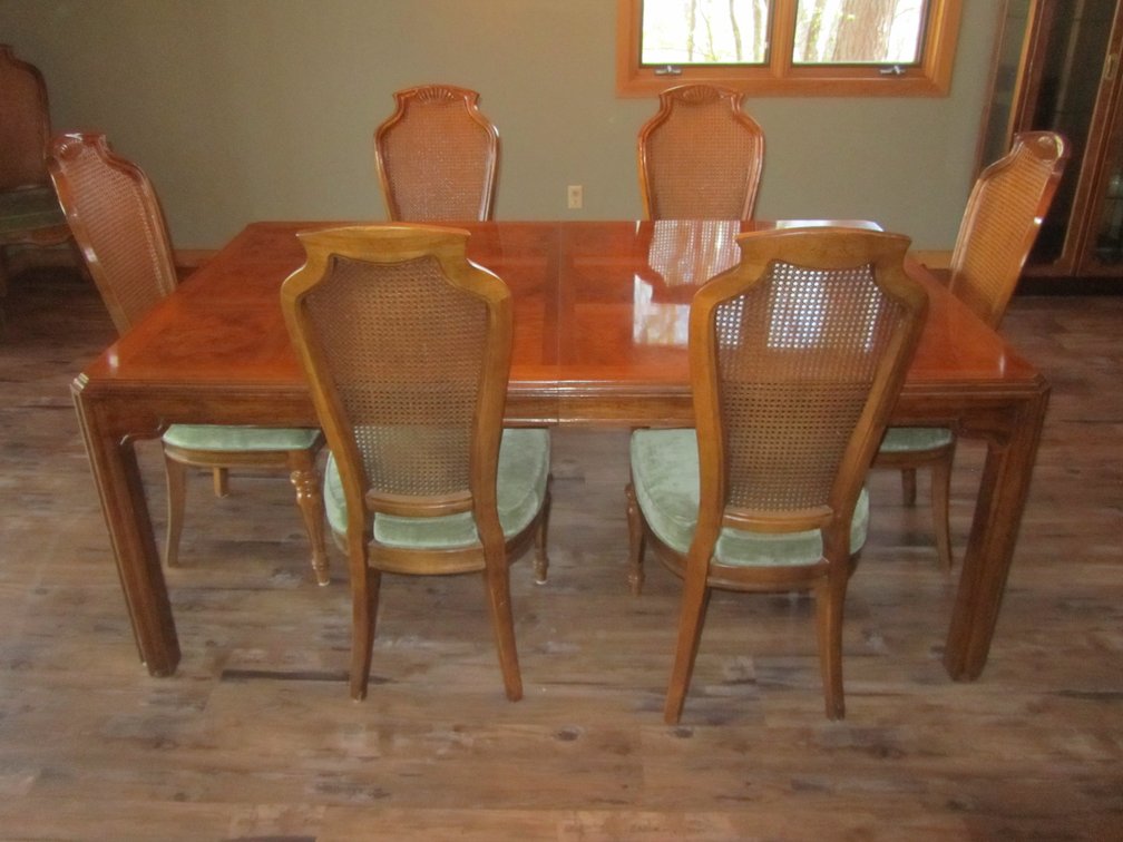 Heritage Dining Table w/(8) Upholstered Dining Chairs