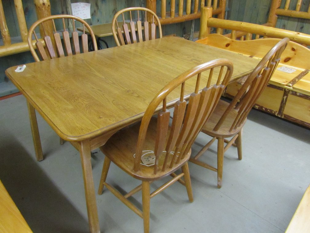 Oak Table w/(4) Oak Windsor Back Chairs