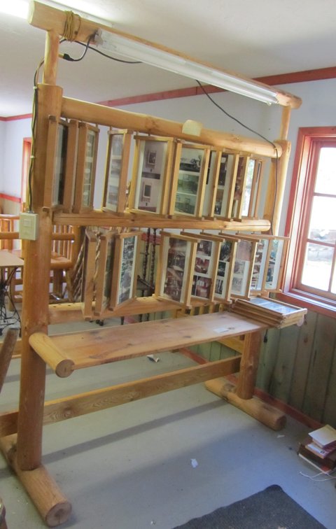 Lighted Log Sales Display Rack With Picture/Pamphlet Frames