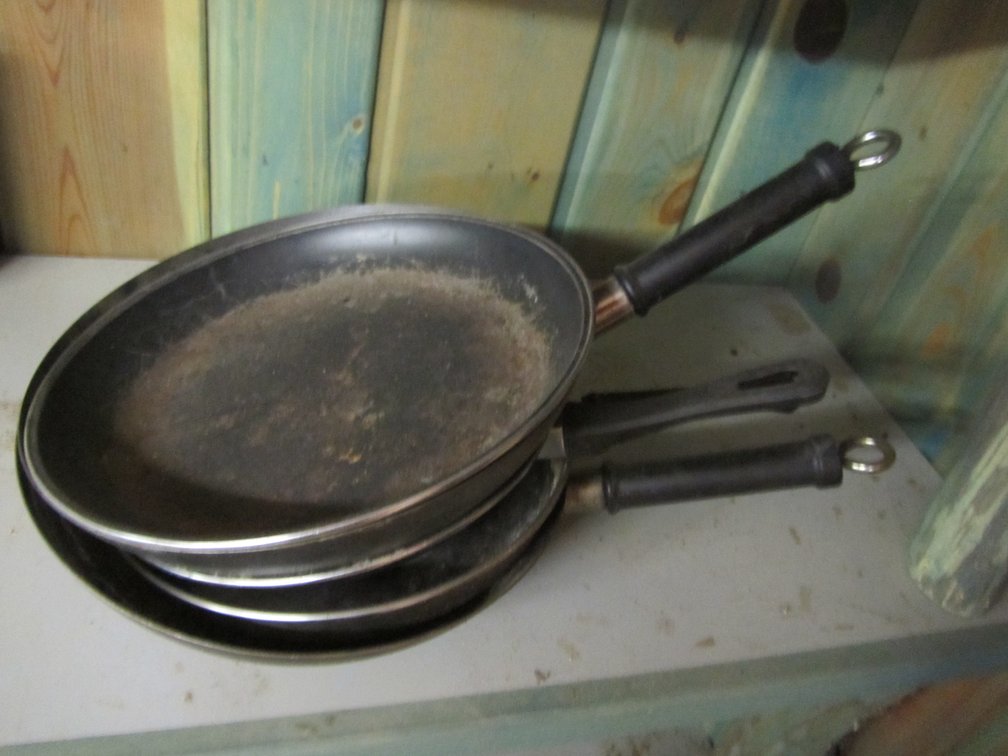 (4) Frying Pans