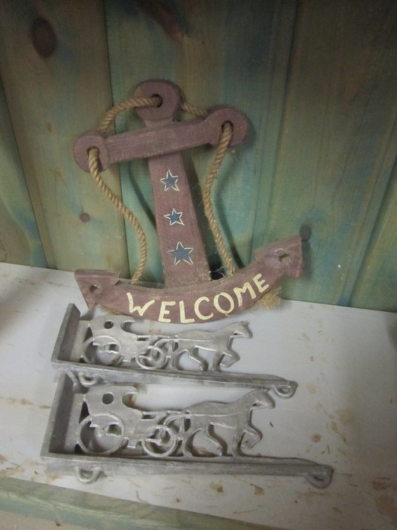 (2) Metal Wall Hangings w/Wood Welcome Sign