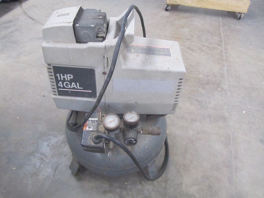 DeVilbiss 4 Gallon Air Compressor