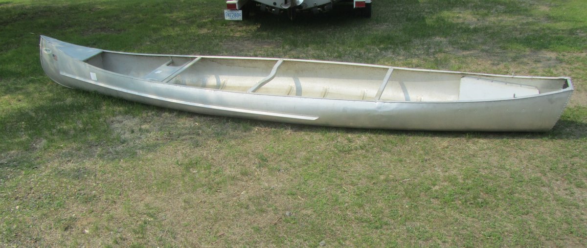 Alumicraft 17' Aluminum Canoe