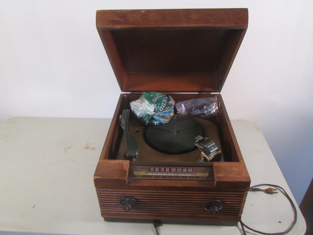 Vintage Philco Record Player AM Radio