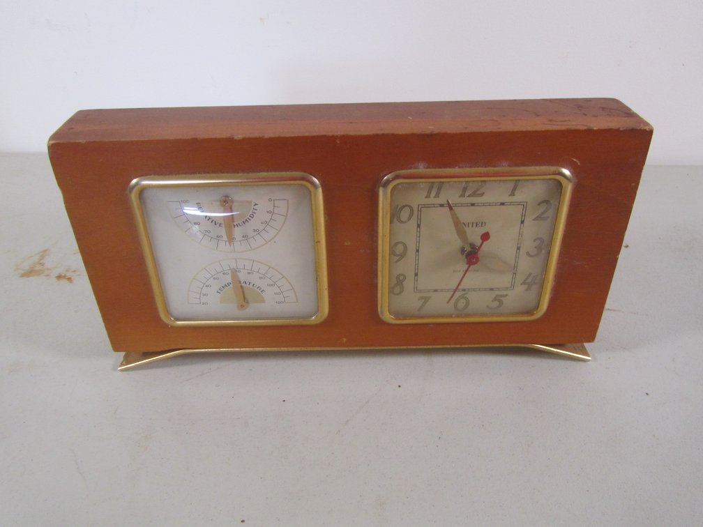United Mantle Clock w/ Temperature/Humidity 