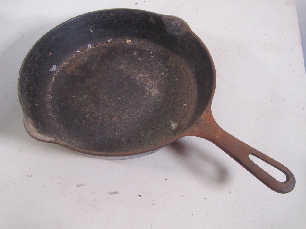 Griswold 9.5" Cast Iron Skillet