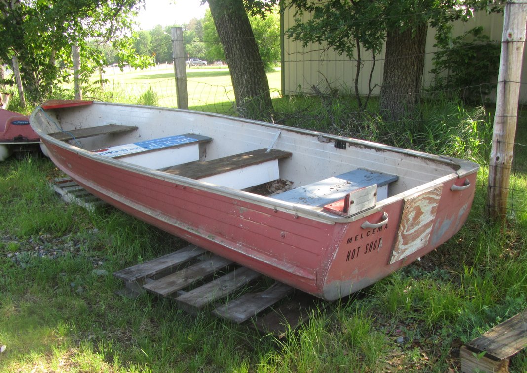 1967 Crestliner 14' Row Boat