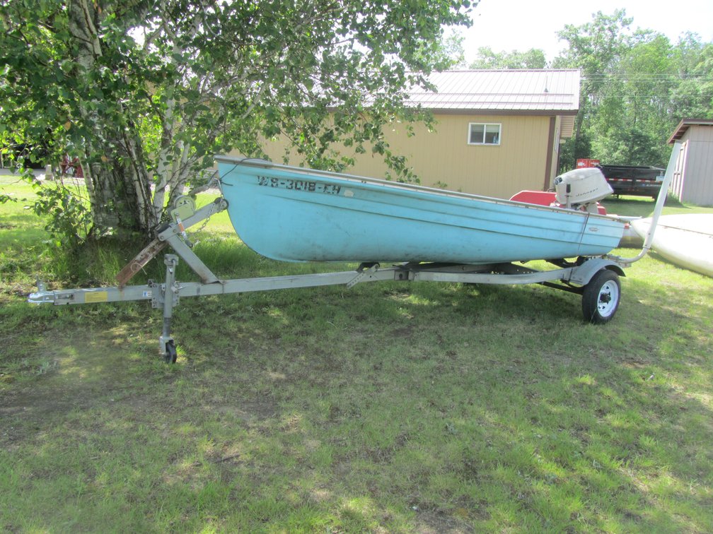 1968 Pipestone 14' Fiberglass Boat