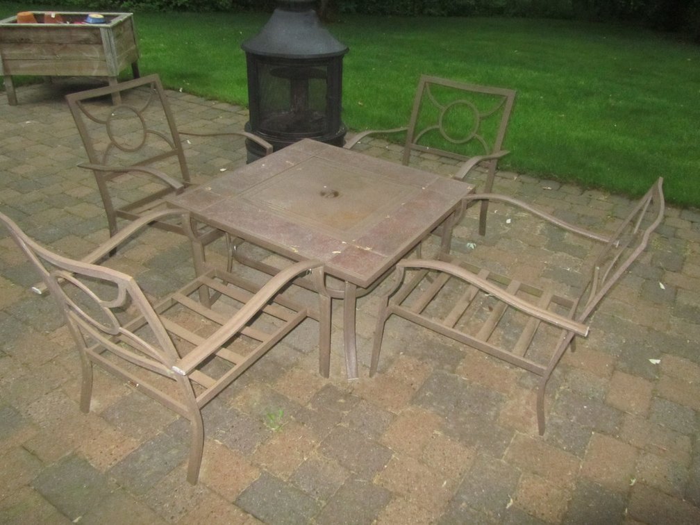 Metal Patio Table/Fireplace w/(4) Chairs