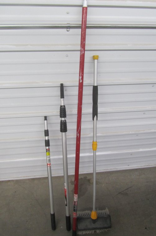 Scrub Brush w/Hose End w/(3) Extension Poles