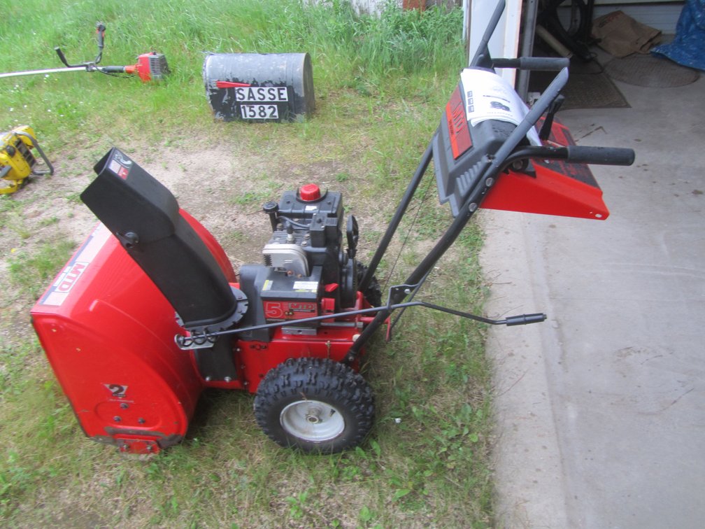 MTD Yard Machines 5/24 Snow Blower