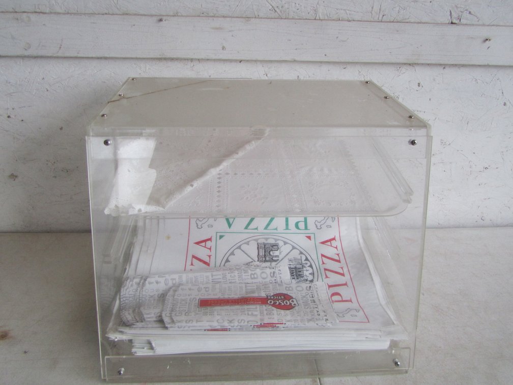 Acrylic 3-Tray Pastry Display
