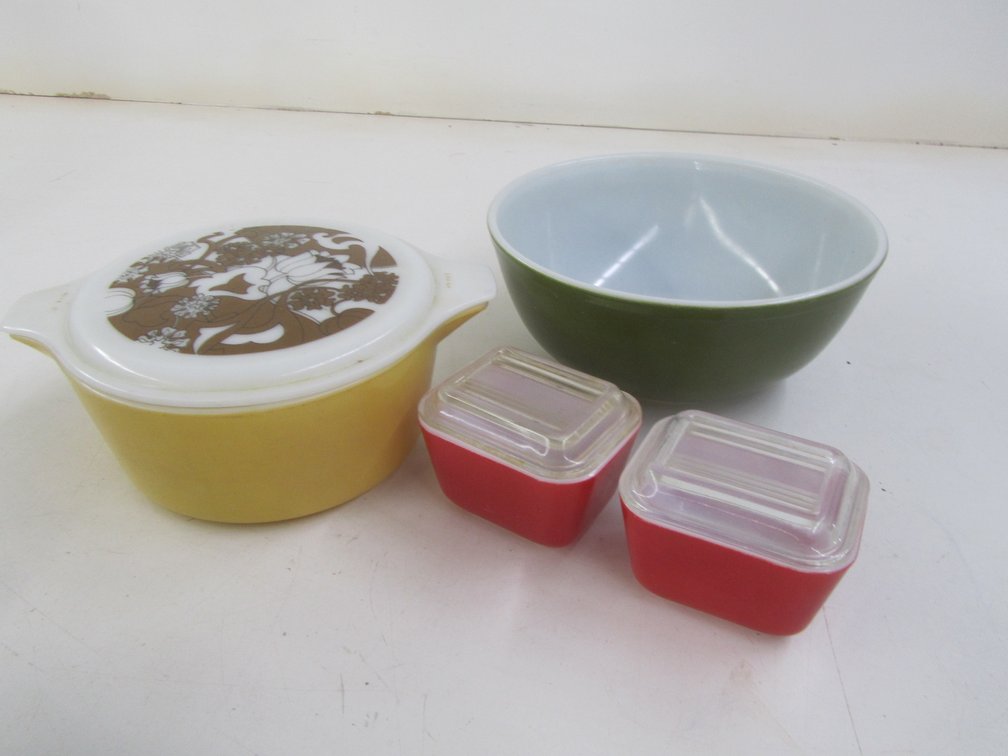 Lot Of Vintage Pyrex Dishware