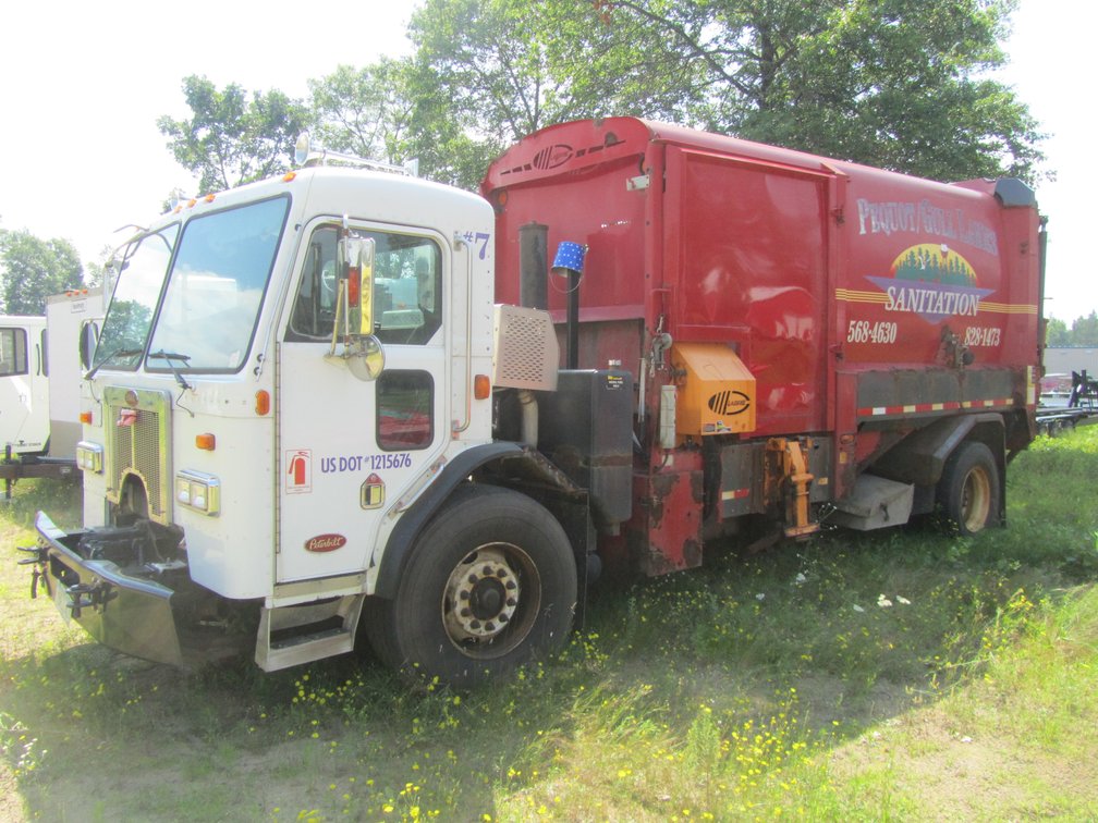 2009 Peterbilt 320 Garbage Truck