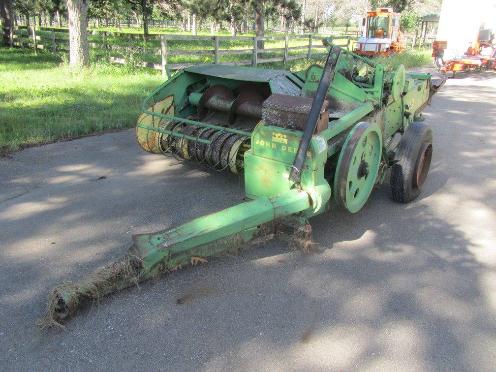 John Deere 24T Bailer