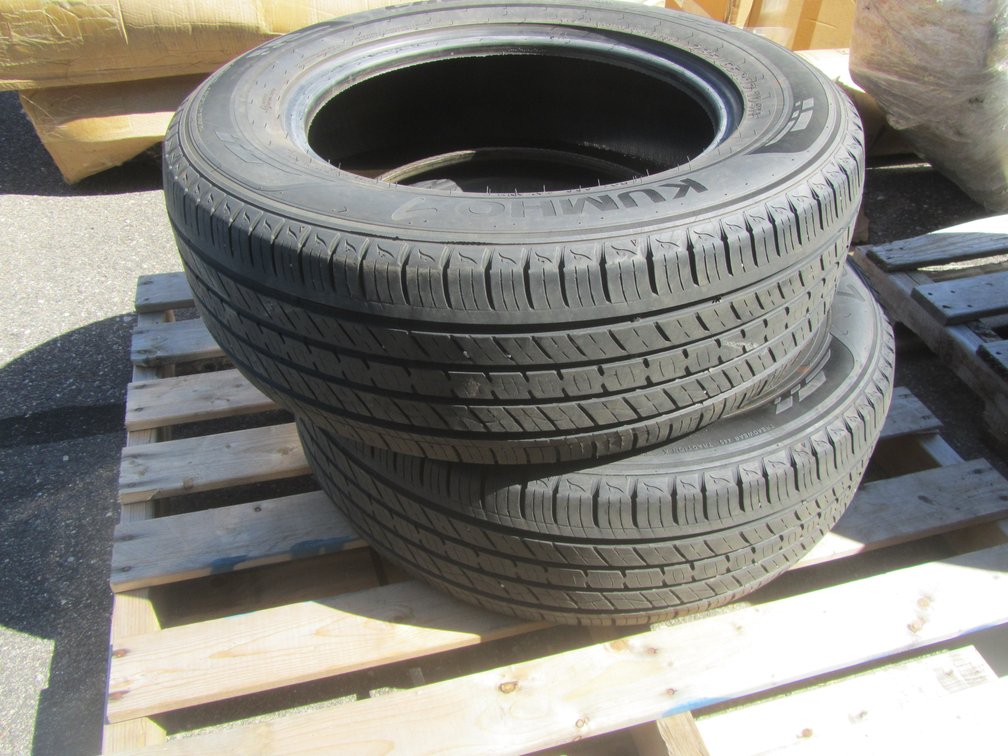 (2) Kumho Crugen Tires