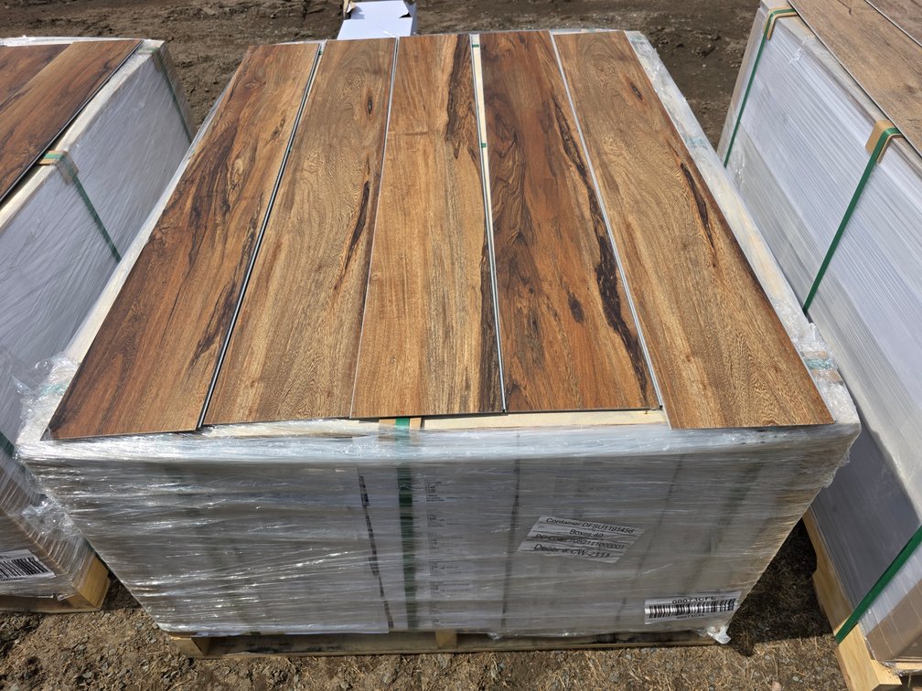 Waterproof Vinyl Click Plank Flooring | Over 25,000 Sq Ft (118478)