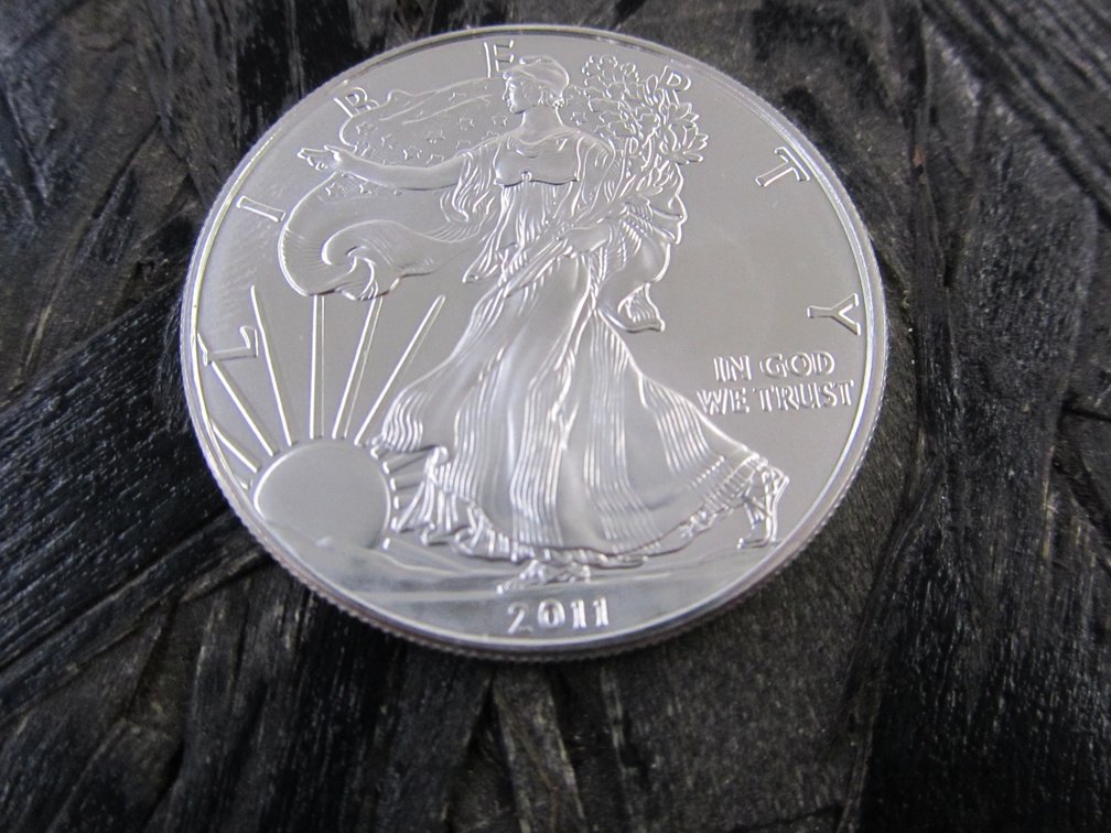 1 Ounce Fine Silver 2011 Walking Liberty Commemorative Replica Dollar Round