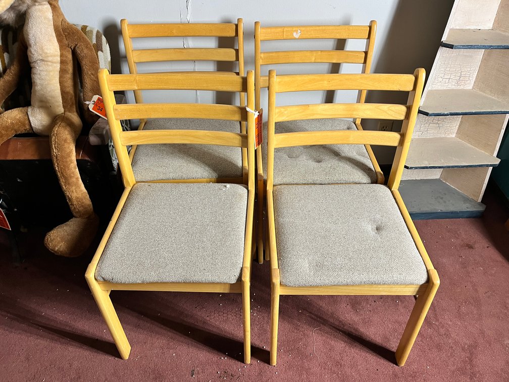 (4) Chairs