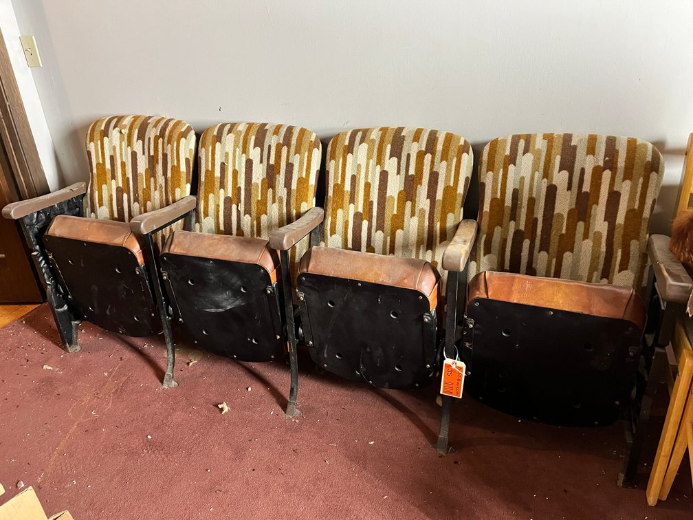(4) Folding Seat Section