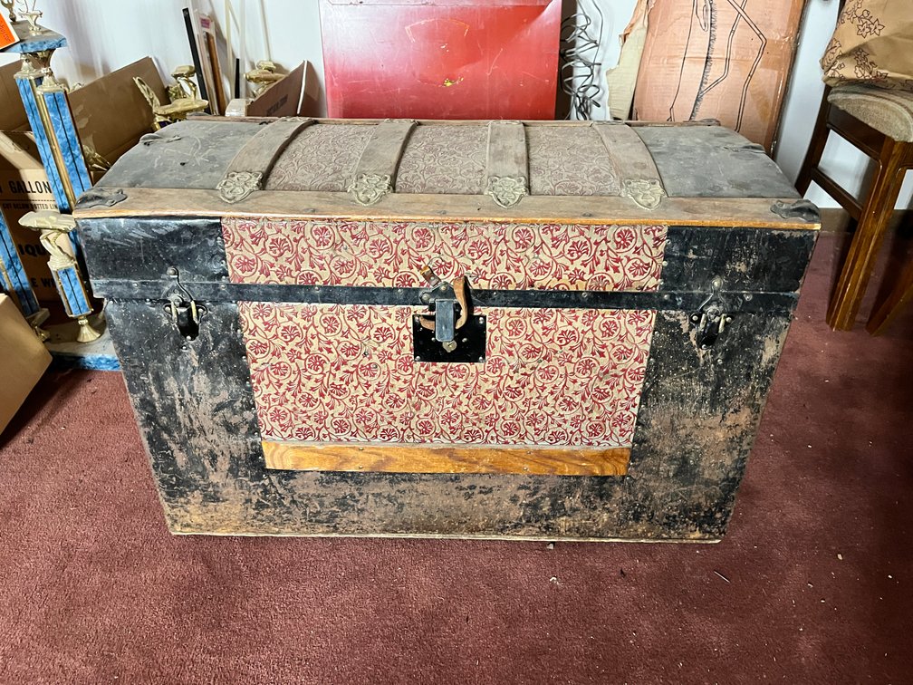 Vintage Trunk 32"x17"x21"T