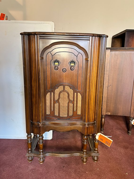 Victor 241-B Vintage Radio 23-1/2"x40"T