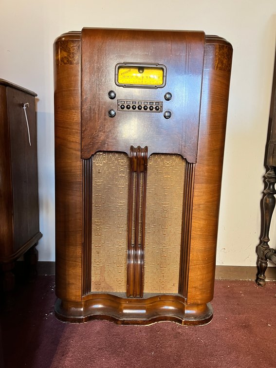 Musicaire Short Wave Vintage Radio 24"x42"T