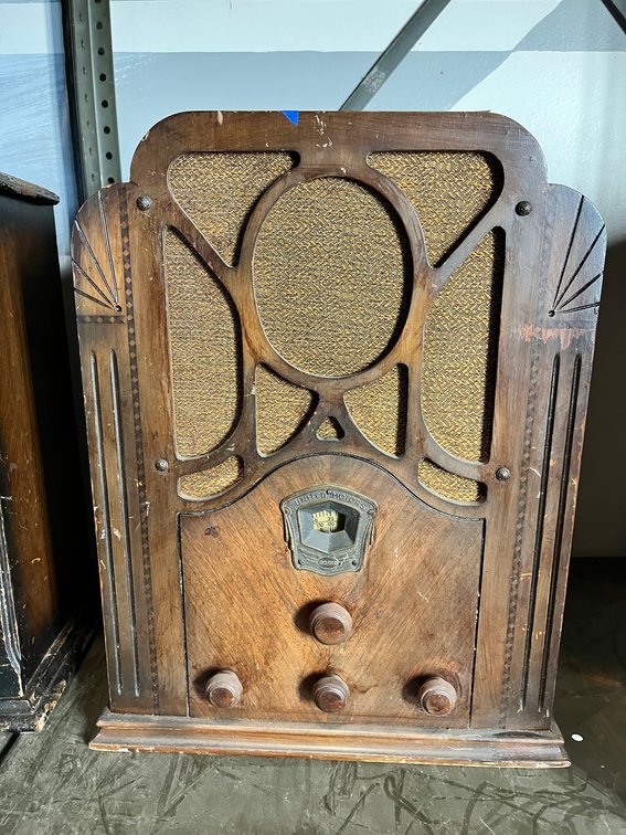 United Motors Vintage Radio 14"x17-1/2"T
