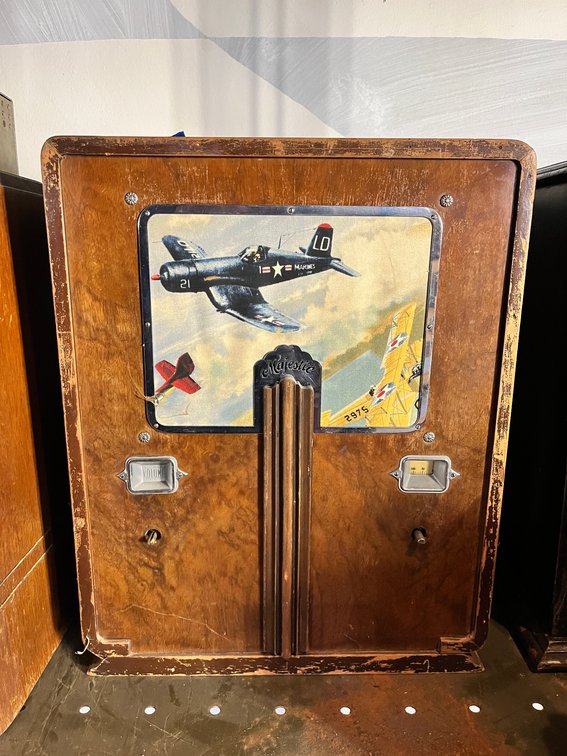 Majestic Vintage Radio 13-1/2"x17"T
