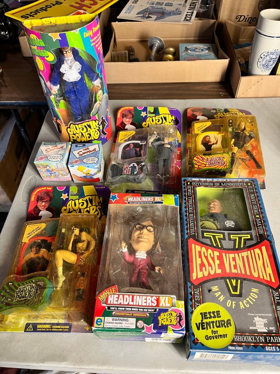 Austin Powers Figurines With Jesse Ventura Figurine