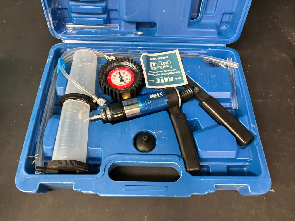 OMT brake bleeder and vacuum pressure pump kit
