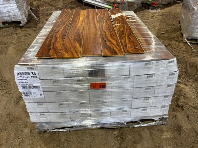 Image for Water Resistant Click Plank Flooring, Over 13,000 Sq Ft (149981)