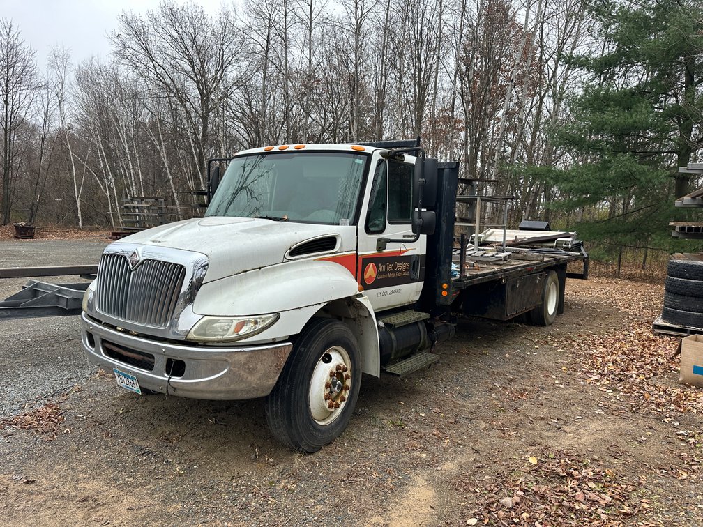 2005 International 4300 Flatbed 