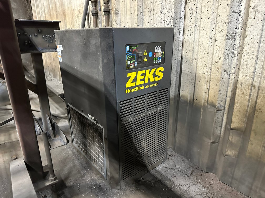ZEKS HeatSink Air Dryer, Model with Digital Display, Air-Cooled