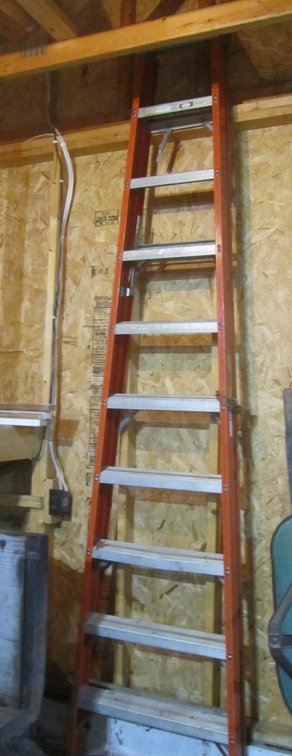 10' Fiberglass Step Ladder