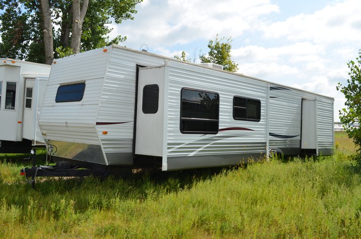 Image for (19) Campers: Motorhome, Travel Trailers, 5th Wheels (147776)