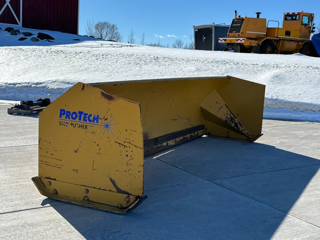 Image for 1996 Oshkosh H-2518 Truck With 27' Plow & Protech 14' Snow Pusher (157504)