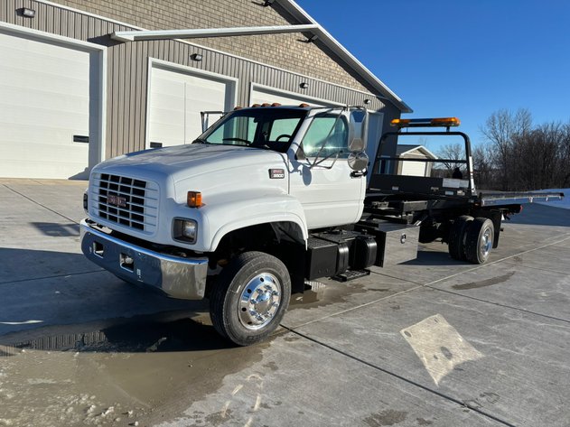 Image for Surplus Construction & Ag Equipment, 2000 GMC C6500 Rollback (156806)