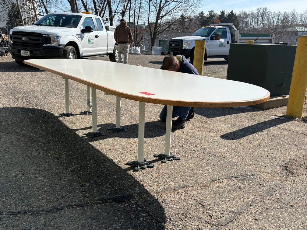 City of Champlin: 1989 GMC Sierra 3500, 2000 Chevrolet Silverado 2500 & Conference Table (158243)