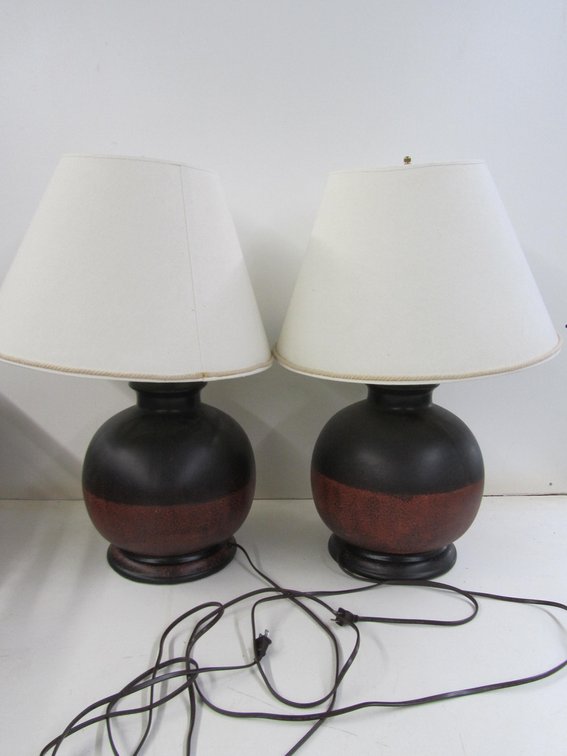Set Of (2) Ceramic Table Lamps w/Shades