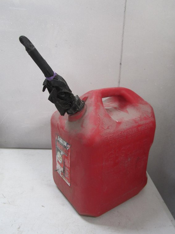Midwest 5 Gallon Gas Can w/Nozzle