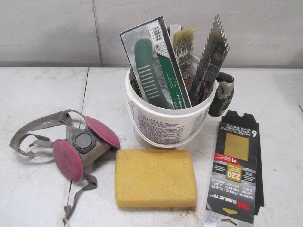 Lot Of Assorted Painting Tools