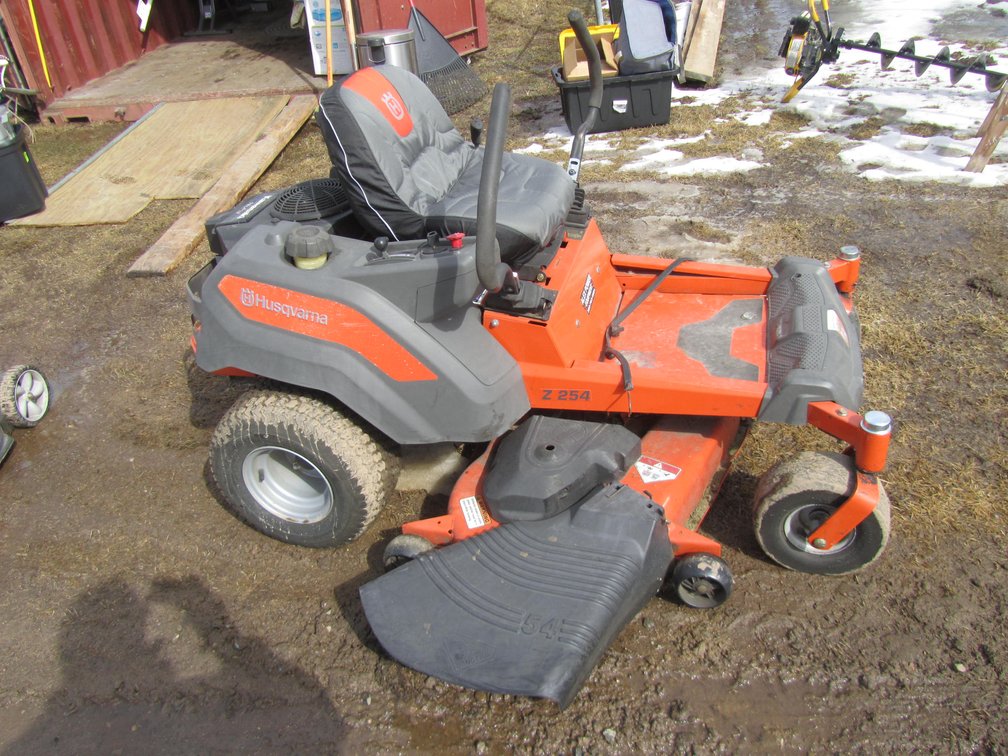 Husqvarna Z 254 Zero-Turn Riding Lawn Mower