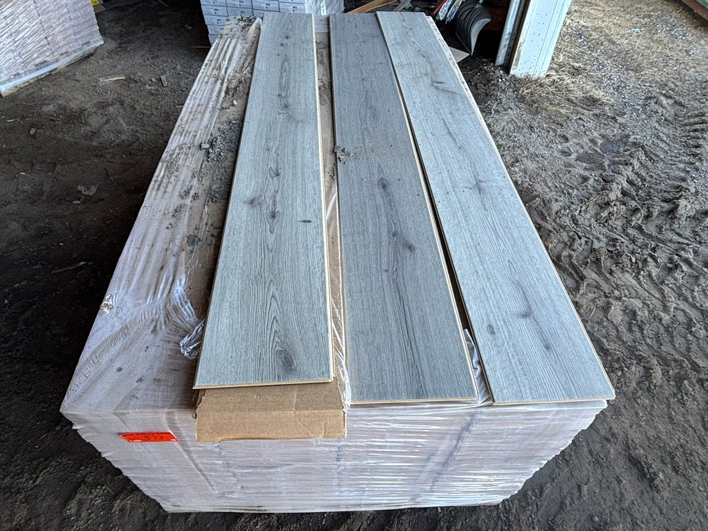 13 Pallets Flooring: Vinyl, Laminate & Engineered Hardwood #5 (159113)