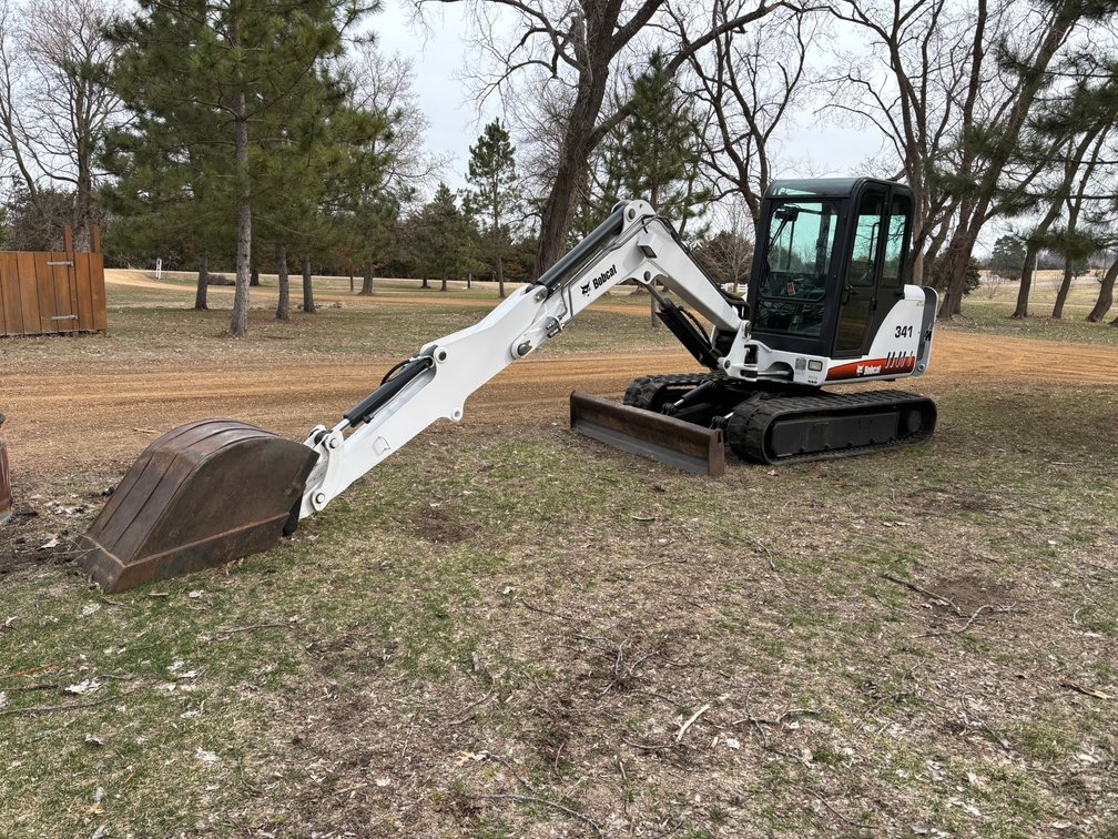 Jordan, MN Moving Auction: Woodshop Equipment, Bobcat 341 Excavator, Trees, Tools & More (158917)